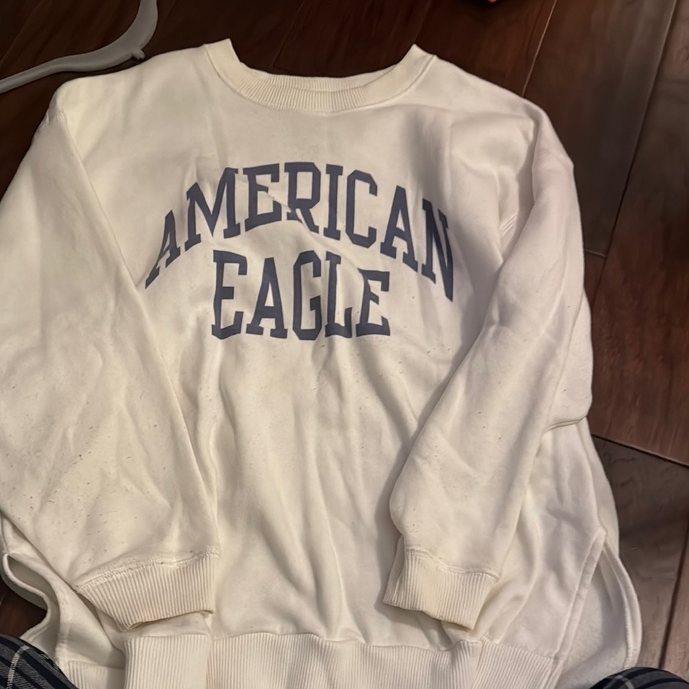 American Eagle White Sweatshirt